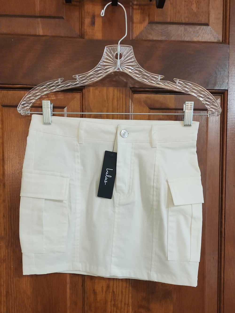 Lulu's White Cargo Pocket Women’s Shorts - Classic Summer Style (Size XS)